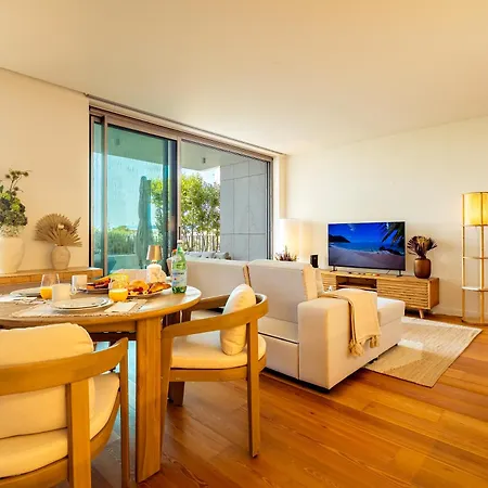 Bayline Boho 1br Beach, Spa, Pool & Parking